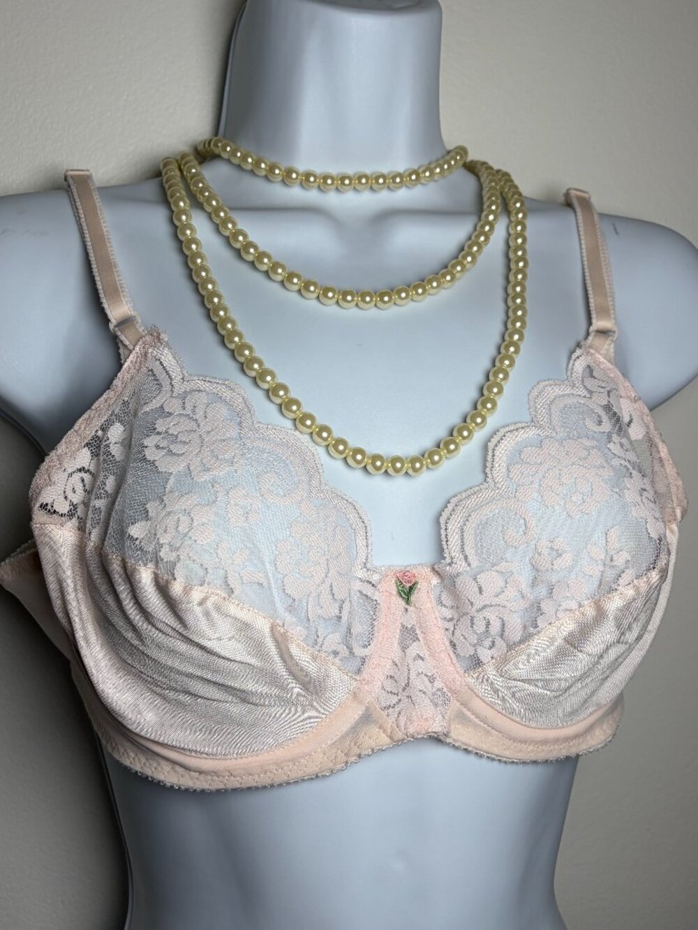 80s Vintage Maidenform Chantilly Pastel Pink Sheer Floral Lace Underwire Bra 36B